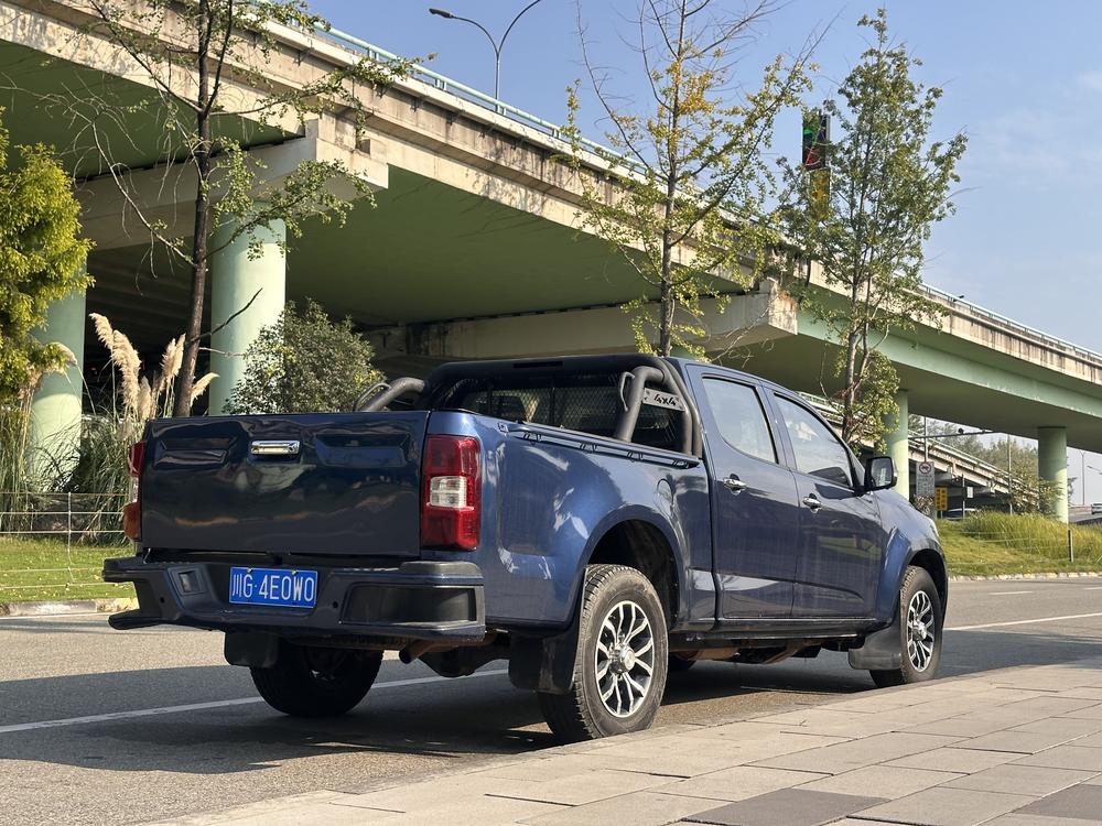 Isuzu TAGA Daka