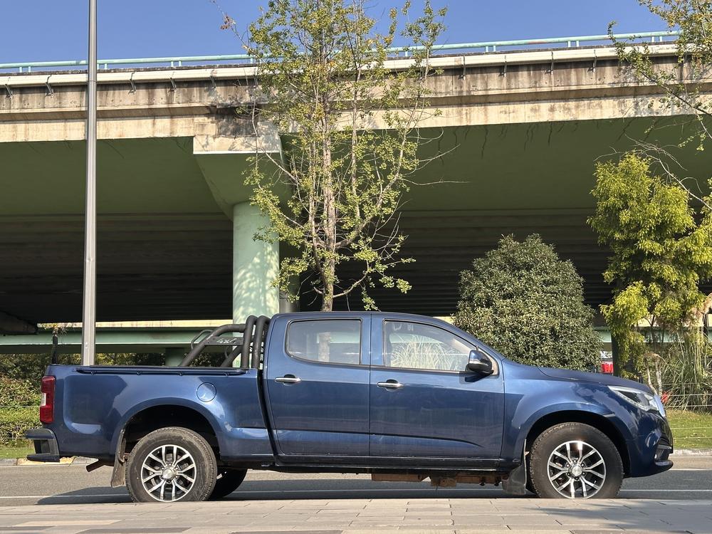 Isuzu TAGA Daka