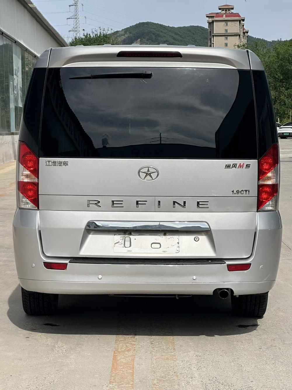 JAC Group Refine M5