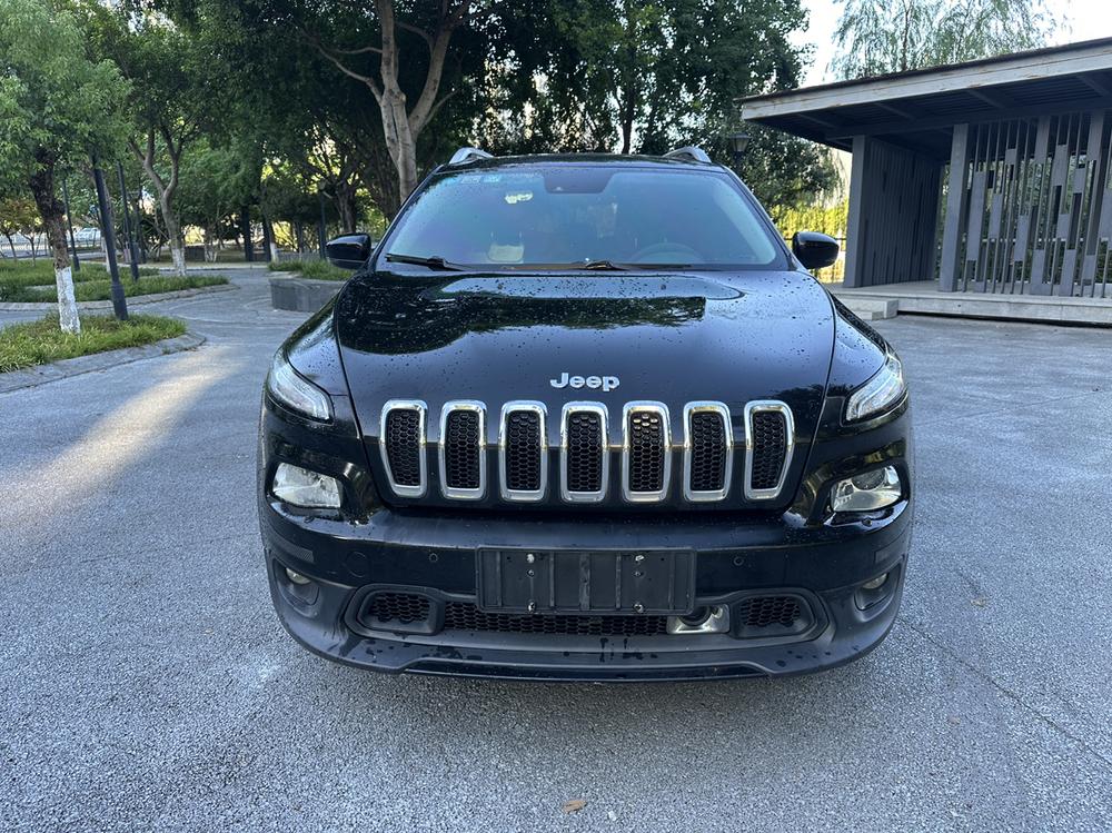 Jeep Cherokee (Import)