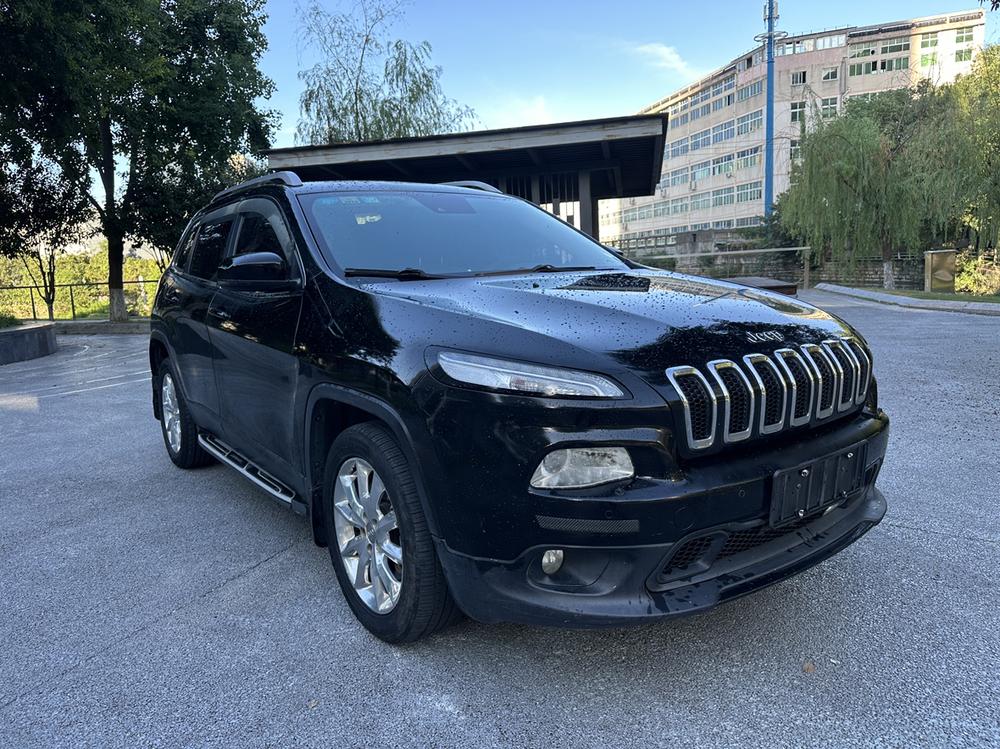 Jeep Cherokee (Import)