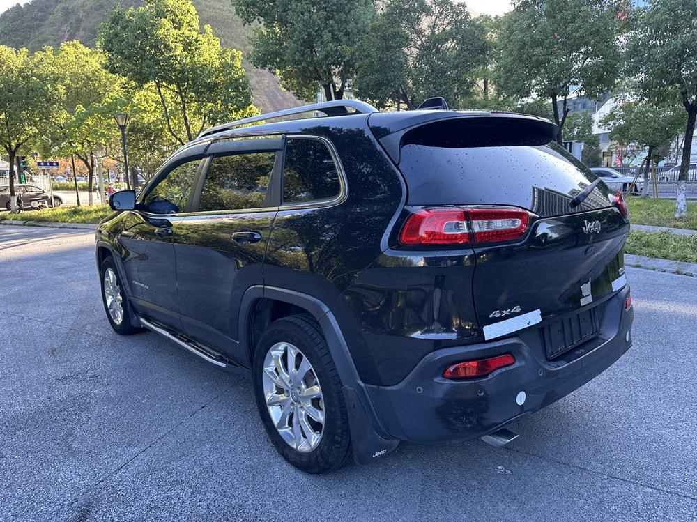 Jeep Cherokee (Import)