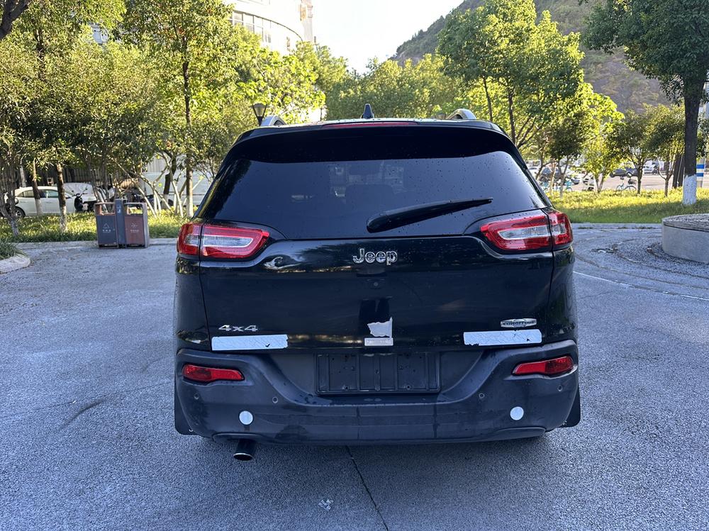 Jeep Cherokee (Import)