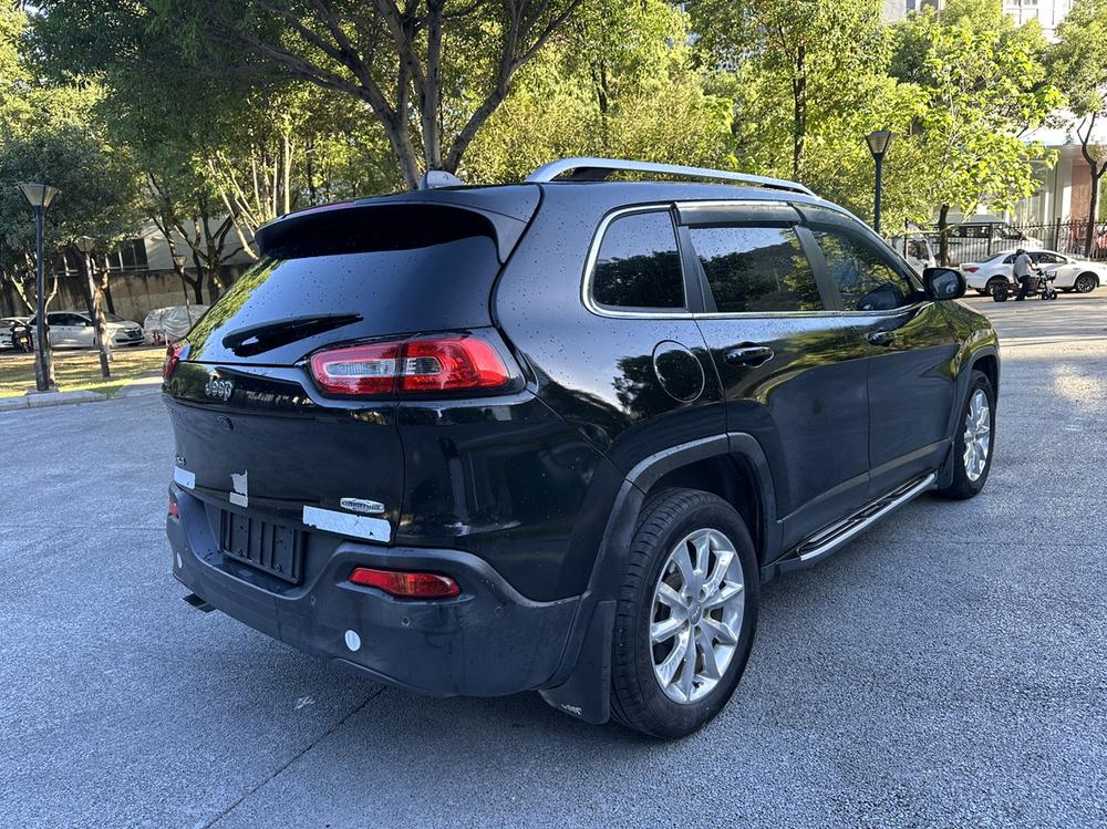 Jeep Cherokee (Import)