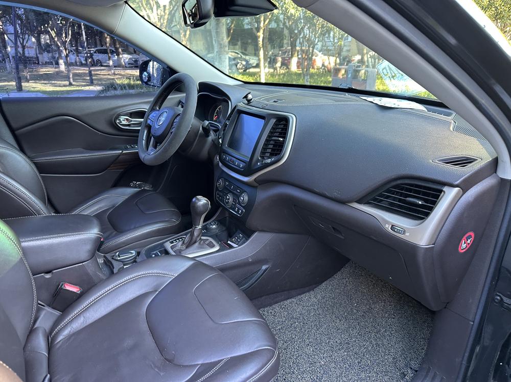 Jeep Cherokee (Import)