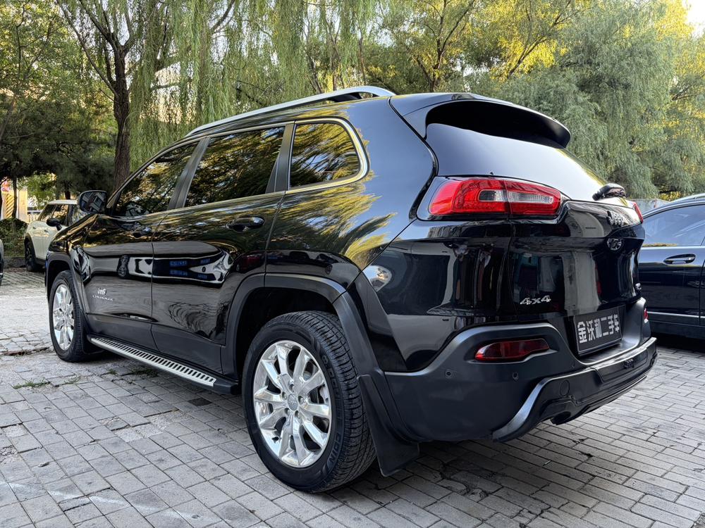 Jeep Cherokee (Import)