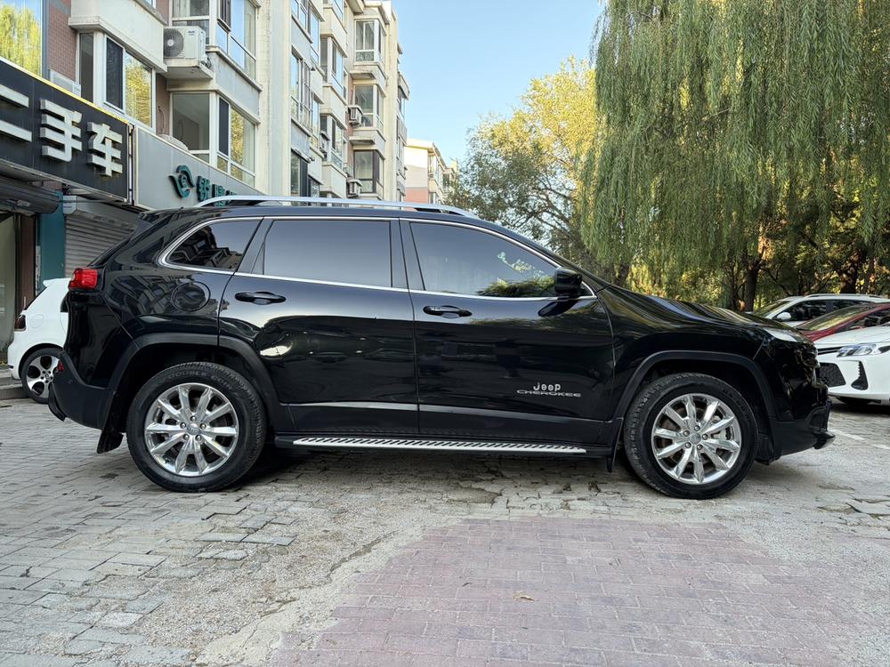 Jeep Cherokee (Import)