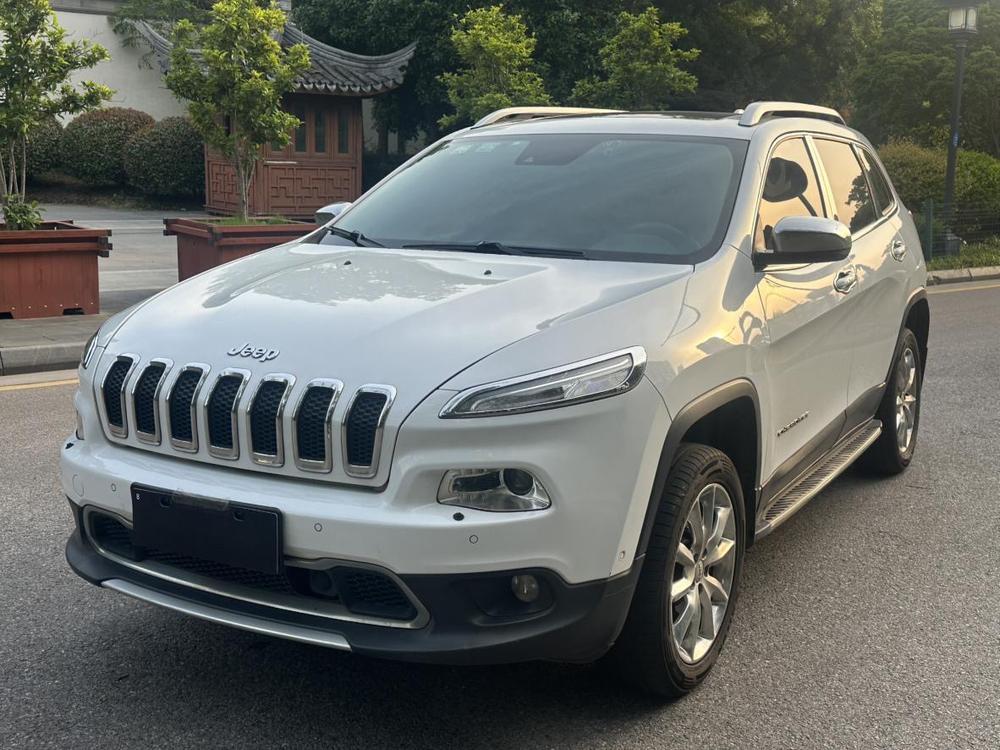 Jeep Cherokee (Import)