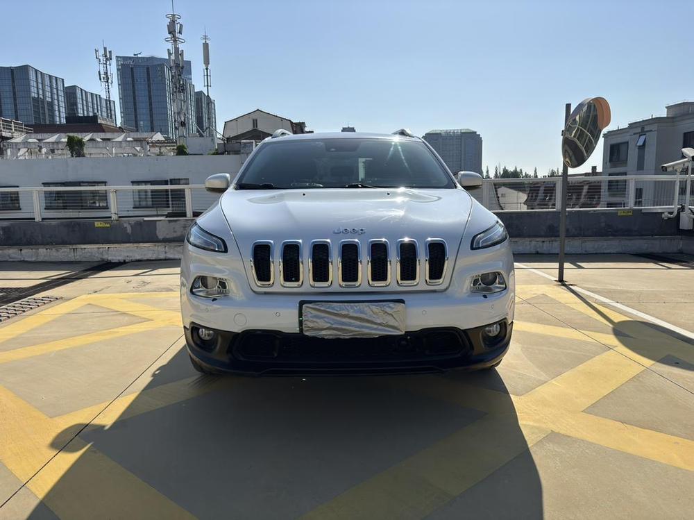 Jeep Cherokee (Import)