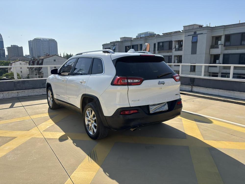 Jeep Cherokee (Import)