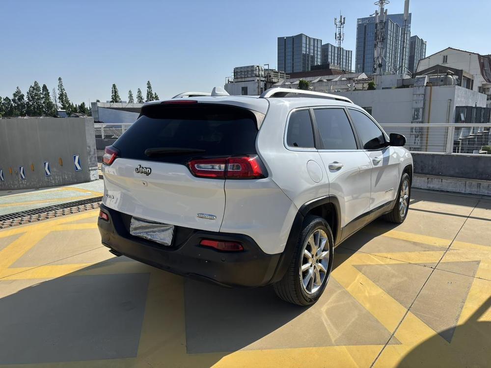 Jeep Cherokee (Import)