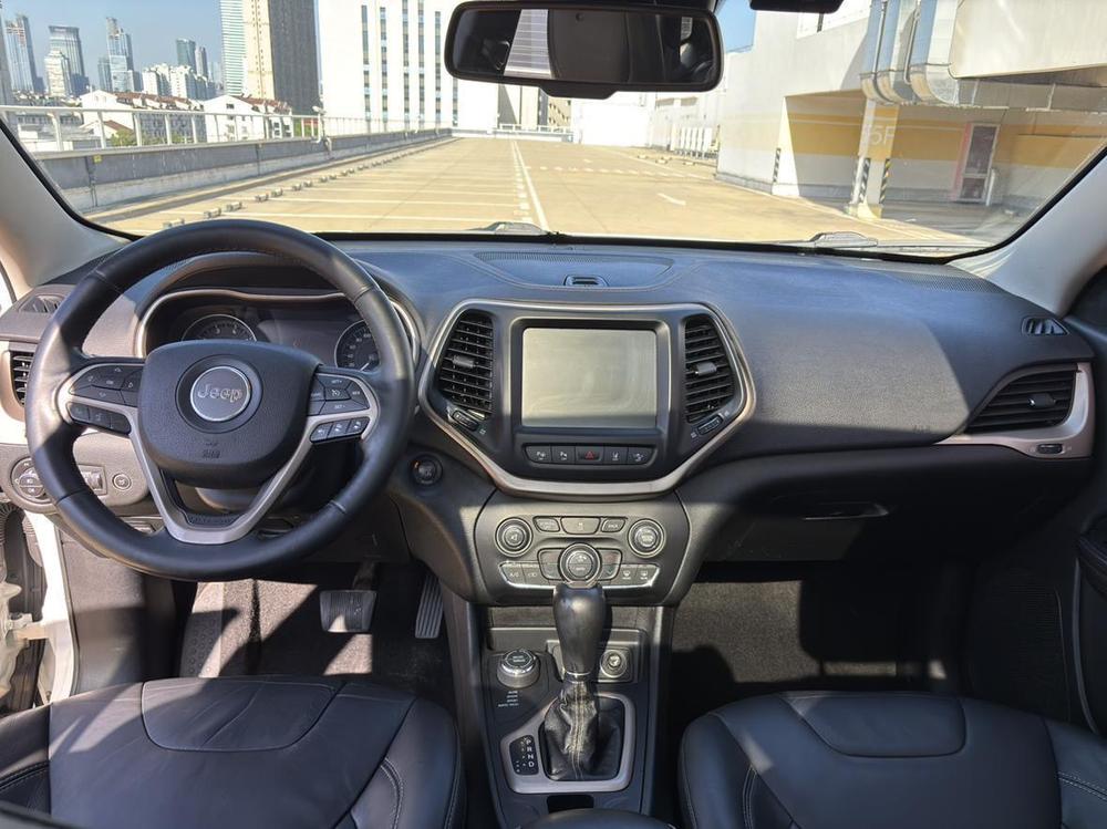 Jeep Cherokee (Import)