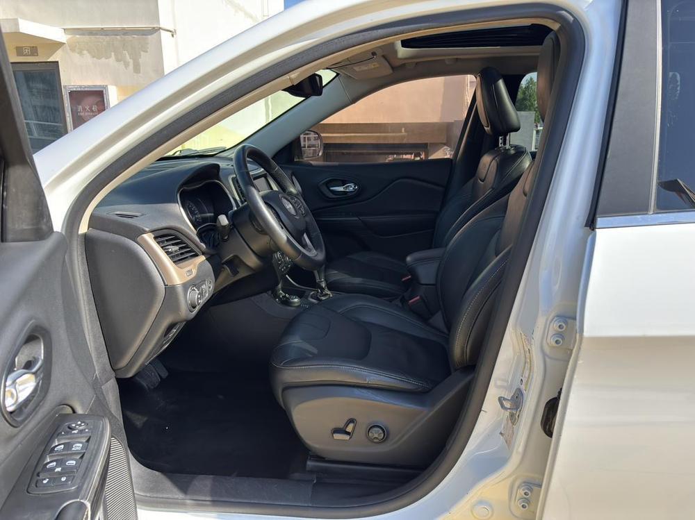 Jeep Cherokee (Import)