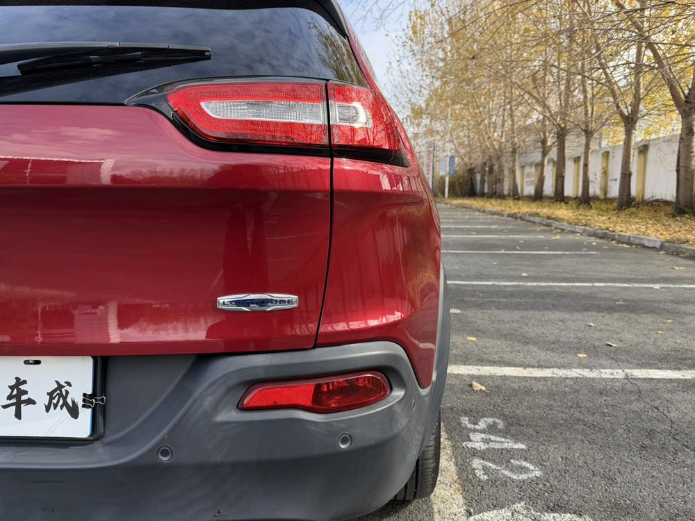 Jeep Cherokee (Import)