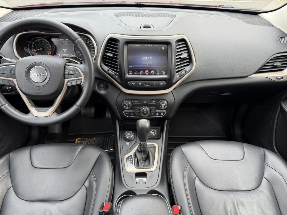 Jeep Cherokee (Import)