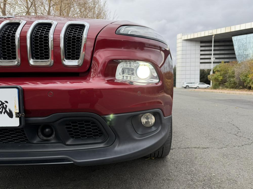 Jeep Cherokee (Import)