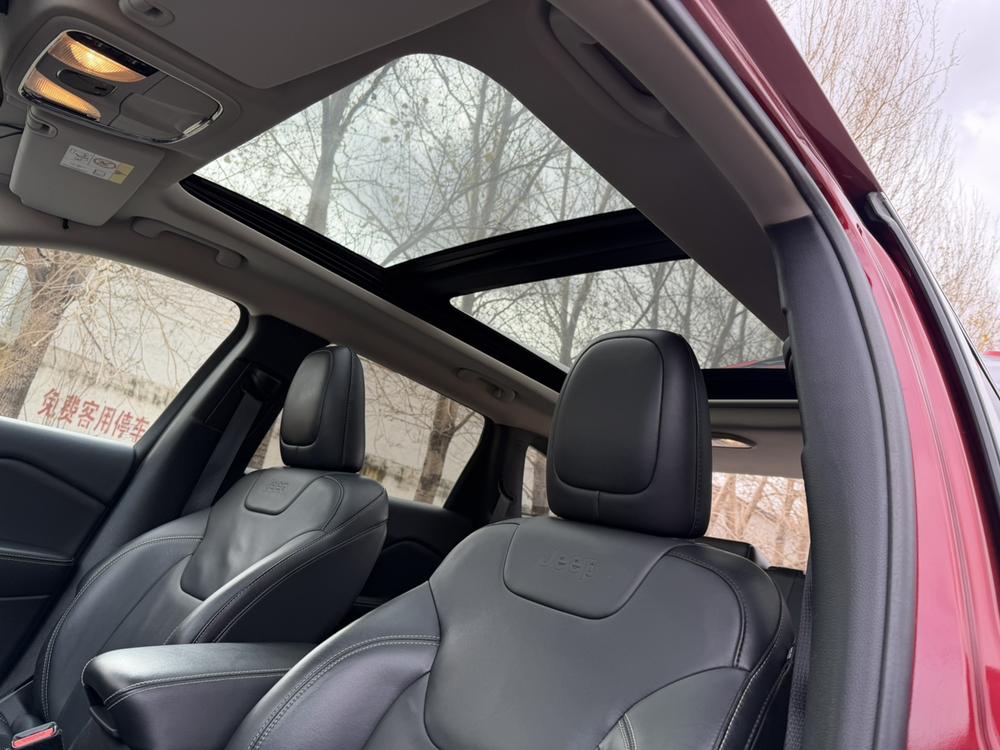 Jeep Cherokee (Import)
