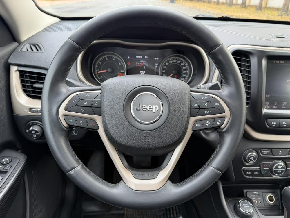 Jeep Cherokee (Import)