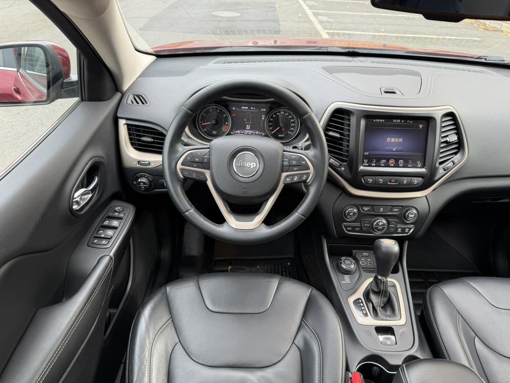 Jeep Cherokee (Import)