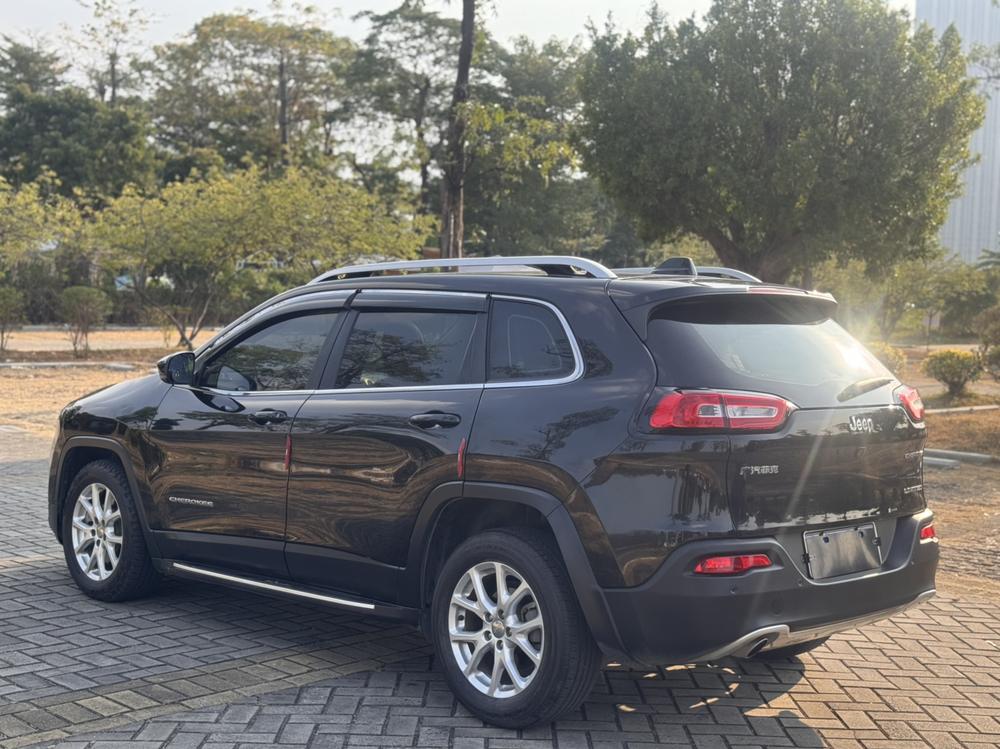 Jeep Cherokee
