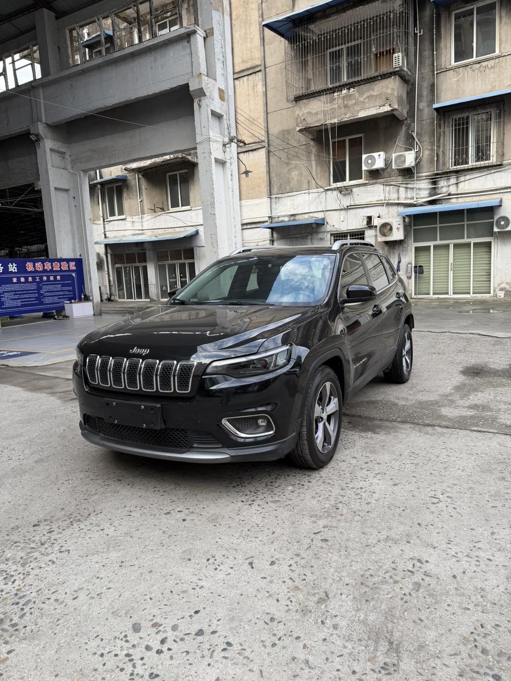 Jeep Cherokee