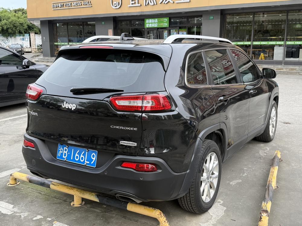 Jeep Cherokee