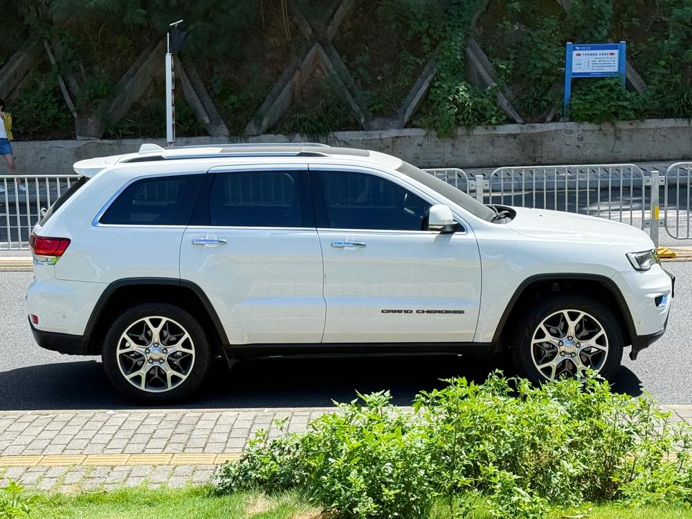 Jeep Grand Cherokee (Import)