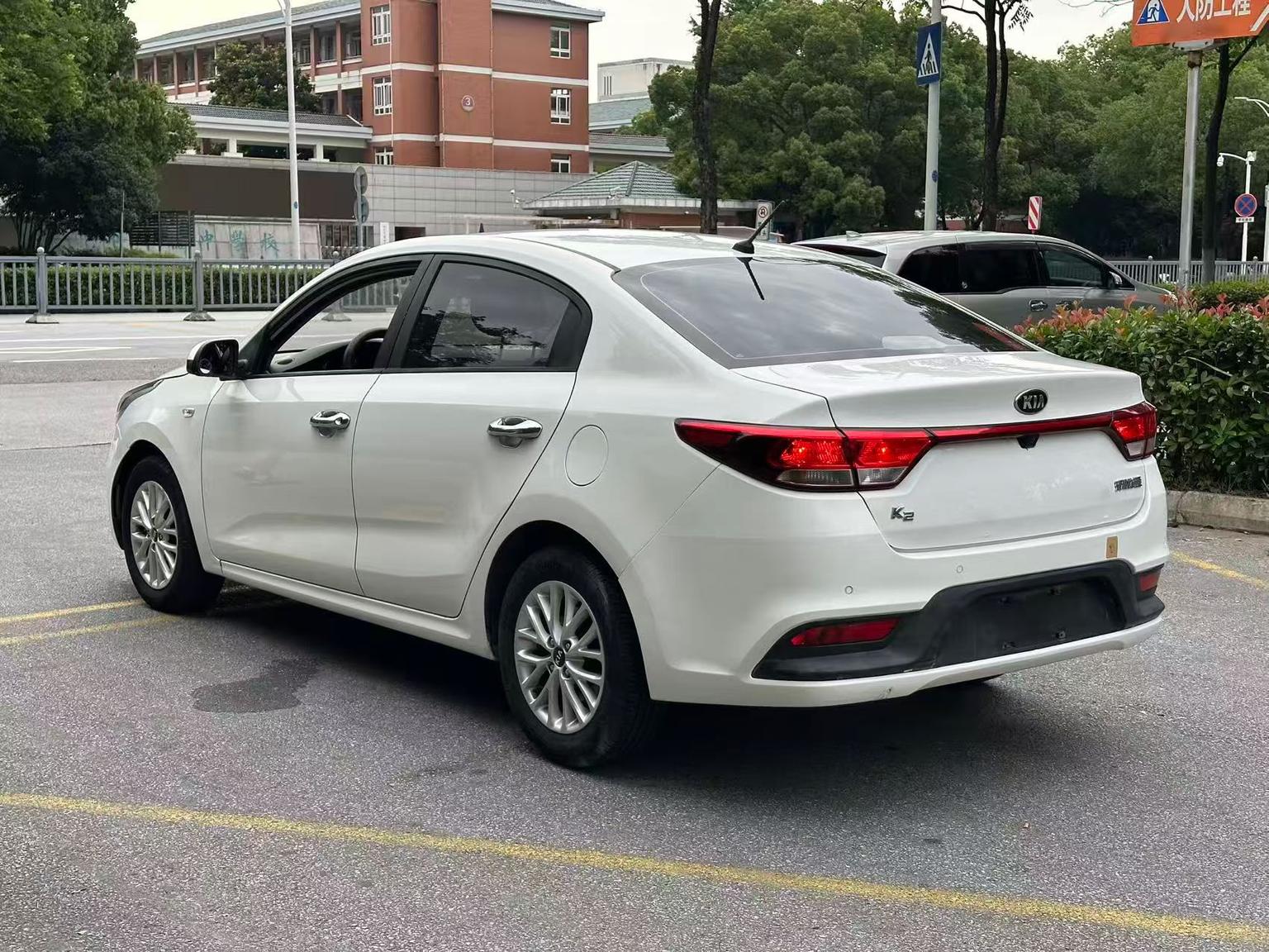 Kia Kia K2