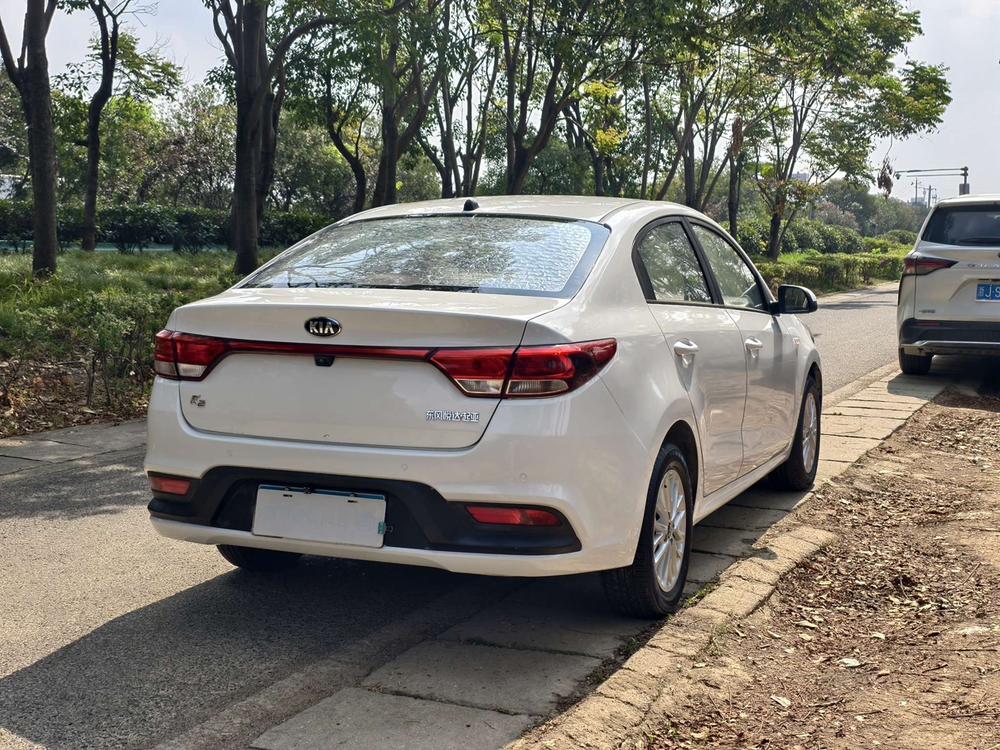 Kia Kia K2