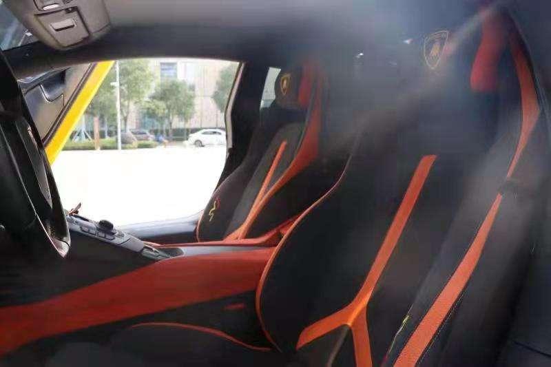 Lamborghini Aventador
