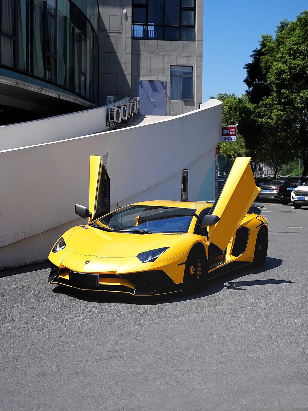Lamborghini Aventador