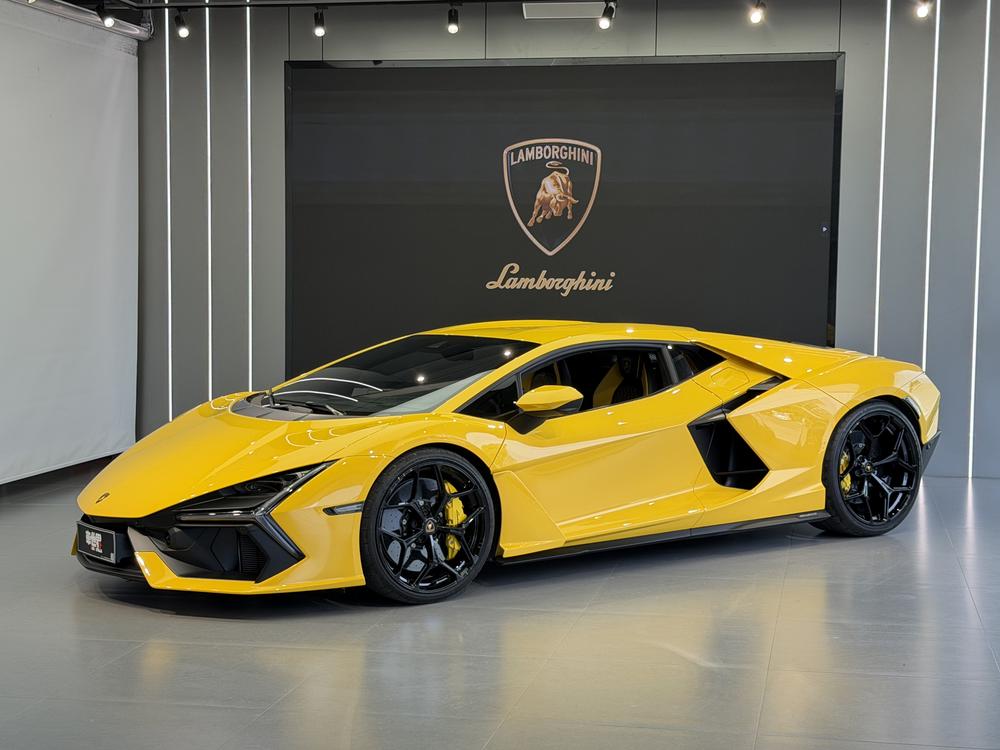 Lamborghini Revuelto