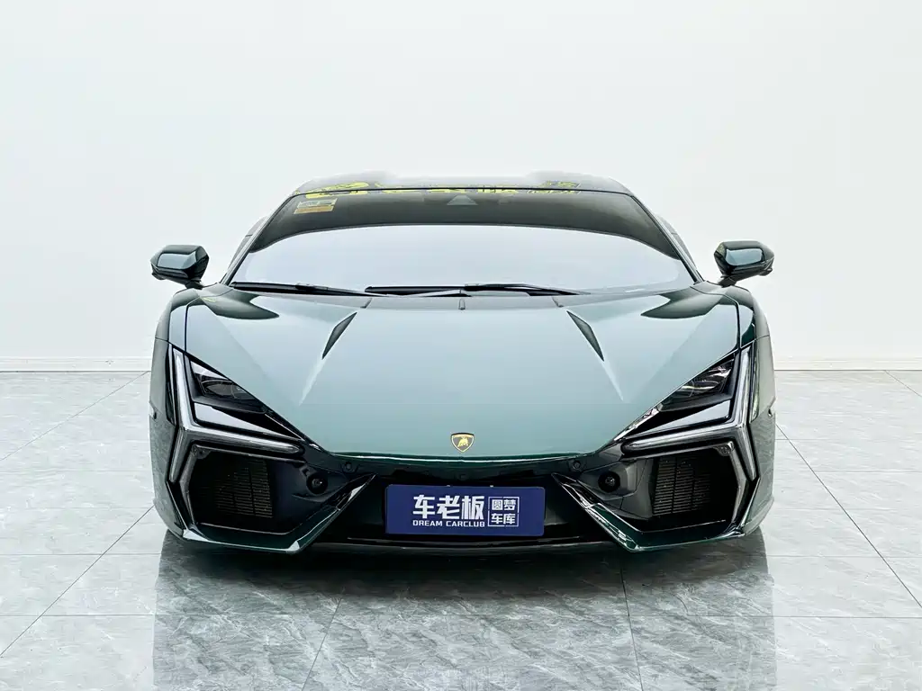 Lamborghini Revuelto