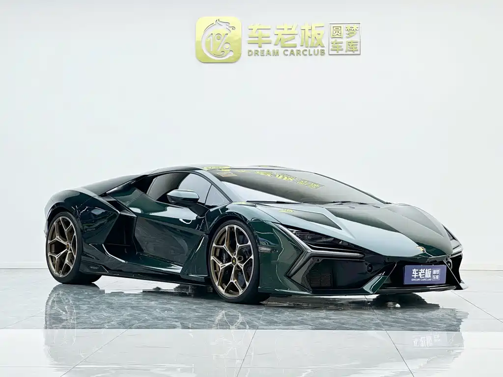 Lamborghini Revuelto