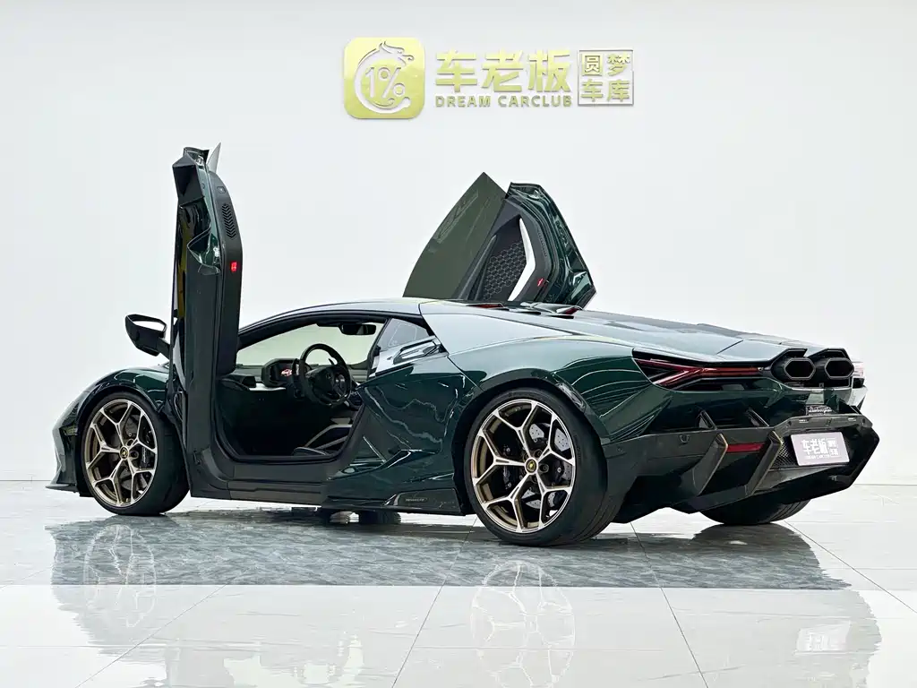 Lamborghini Revuelto