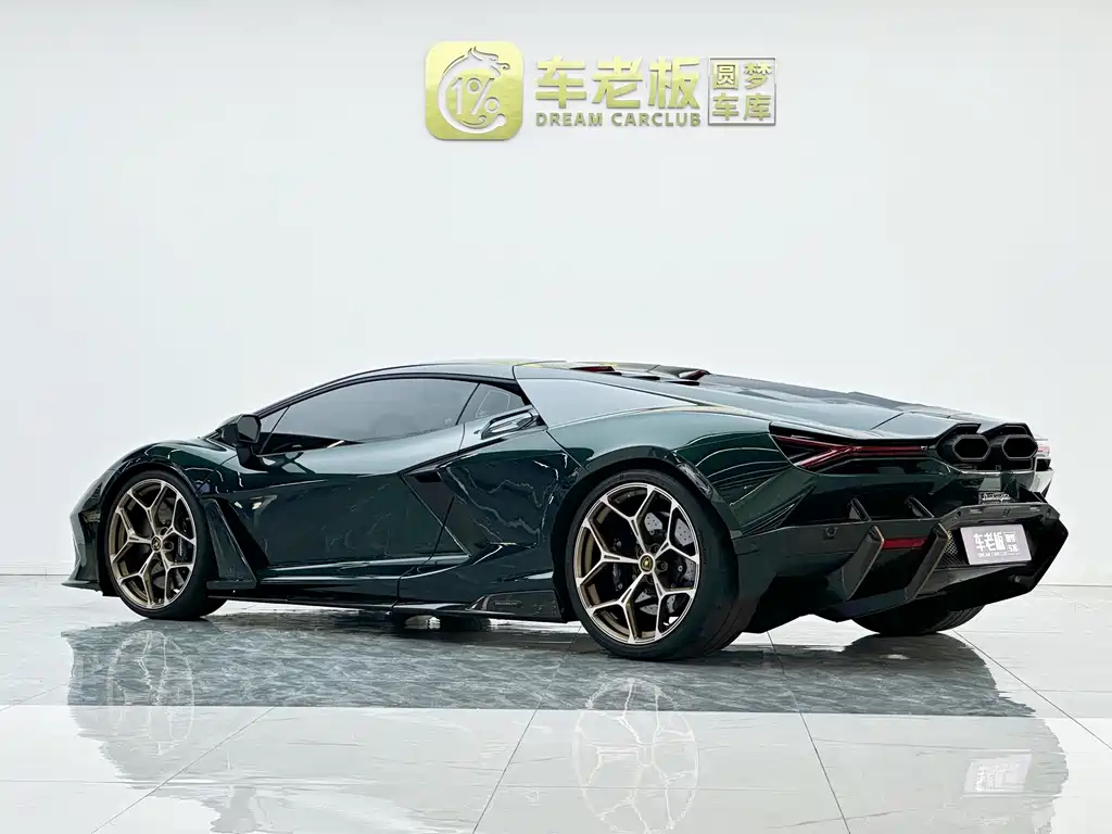 Lamborghini Revuelto