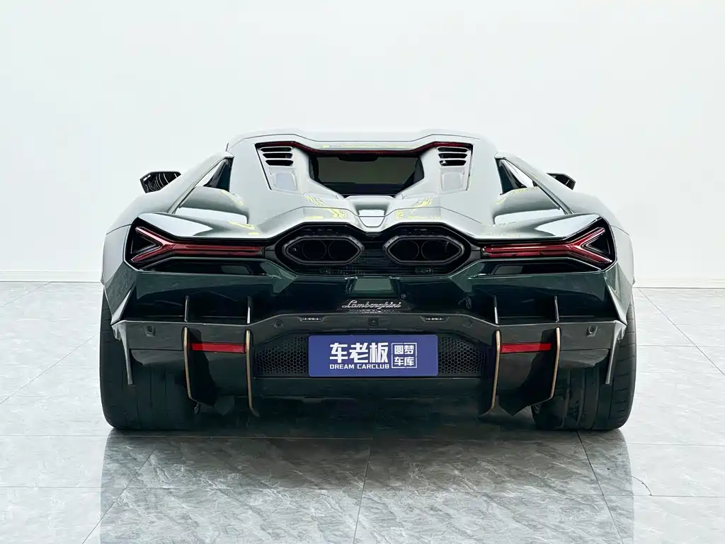 Lamborghini Revuelto