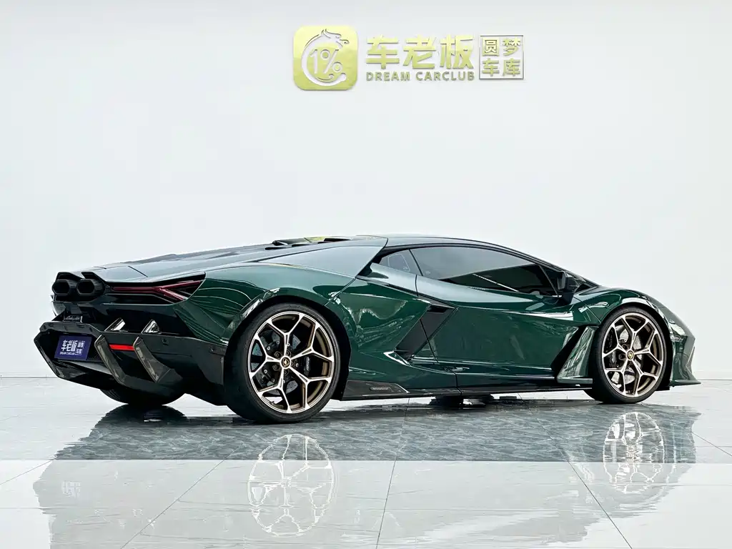 Lamborghini Revuelto