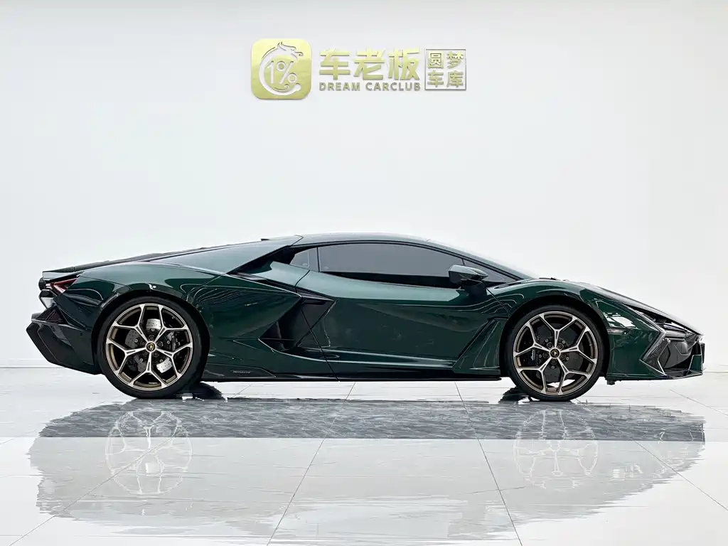 Lamborghini Revuelto