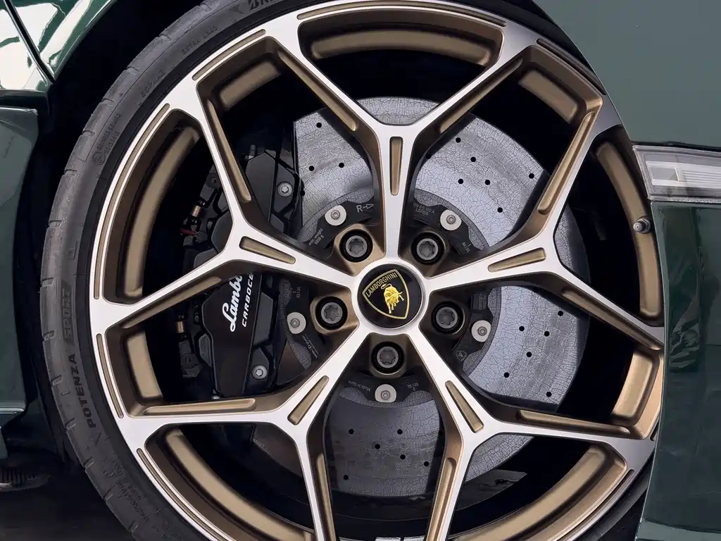 Lamborghini Revuelto
