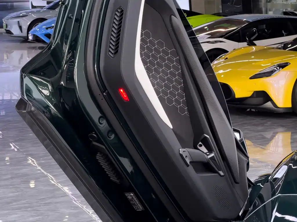 Lamborghini Revuelto
