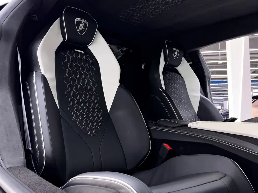 Lamborghini Revuelto