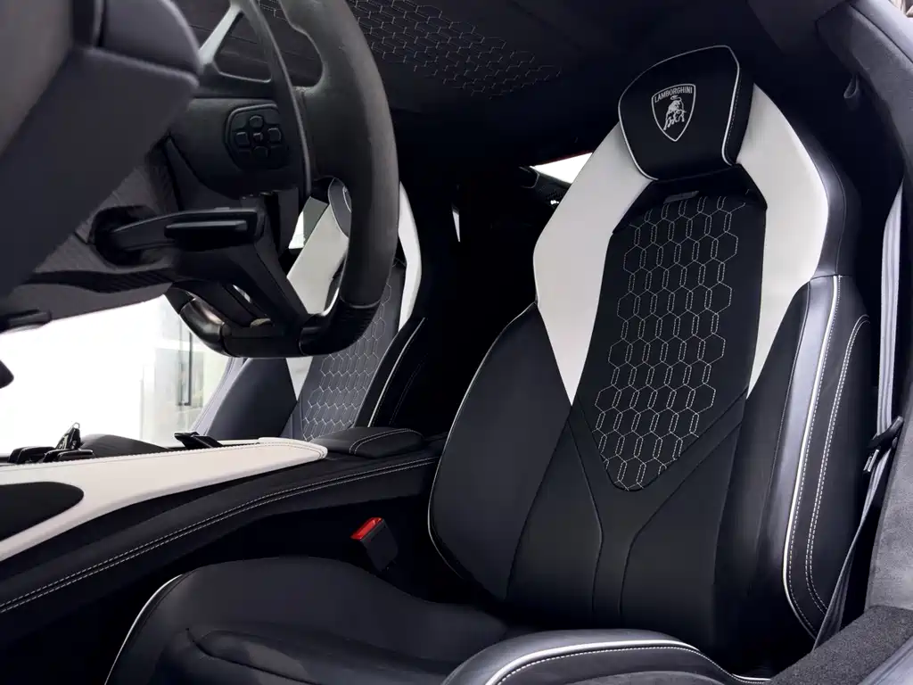 Lamborghini Revuelto