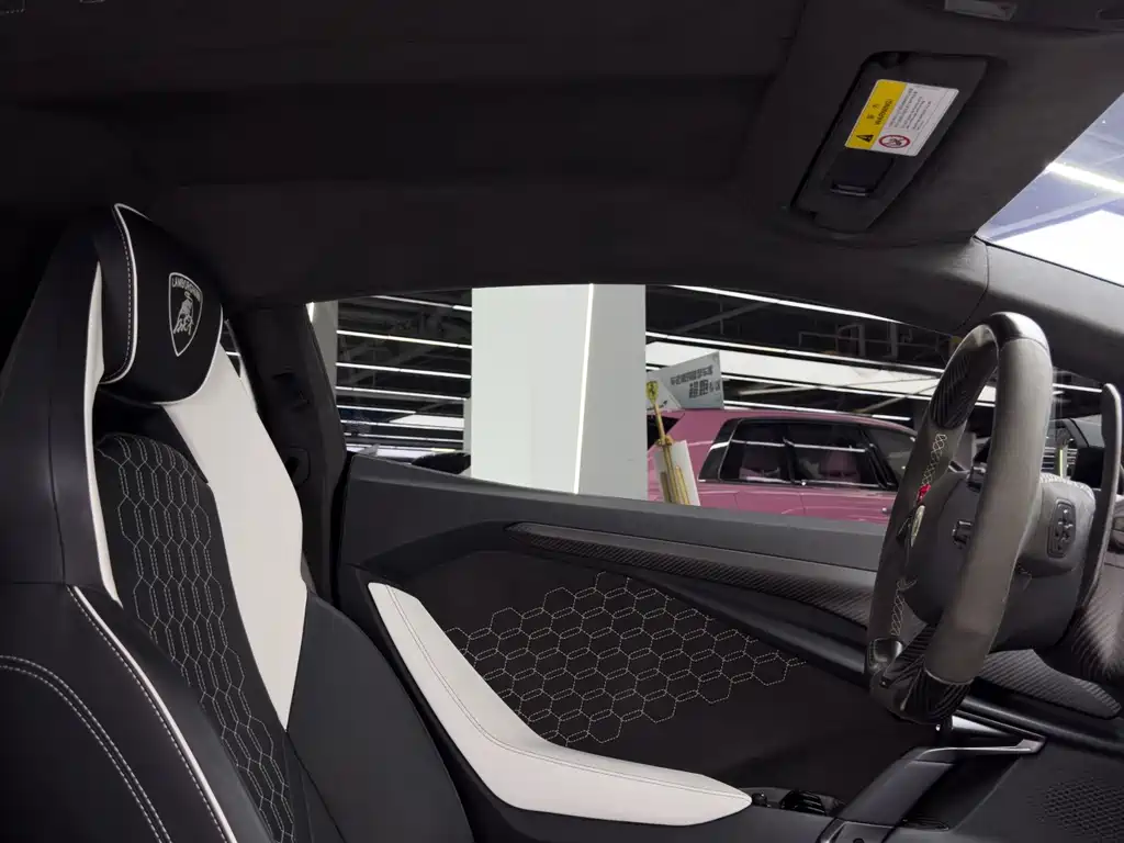 Lamborghini Revuelto