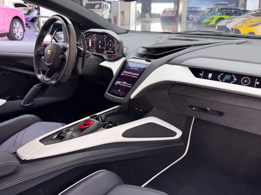 Lamborghini Revuelto