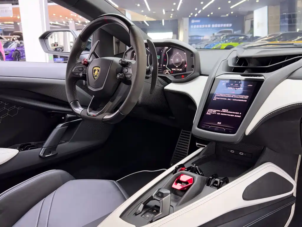 Lamborghini Revuelto