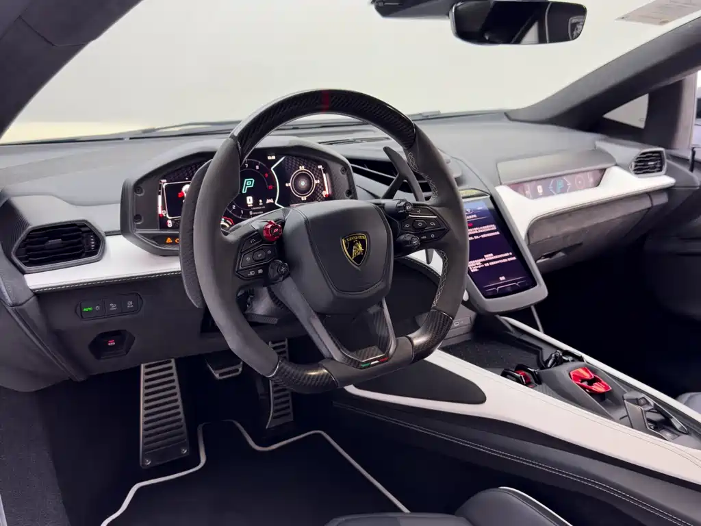 Lamborghini Revuelto