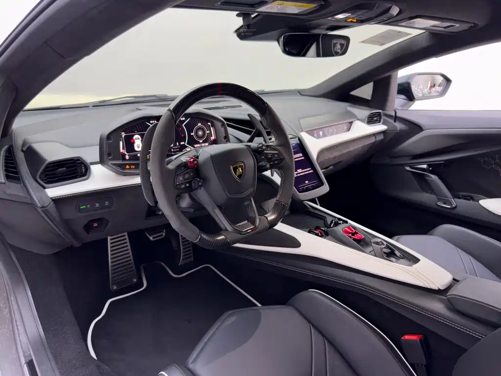 Lamborghini Revuelto