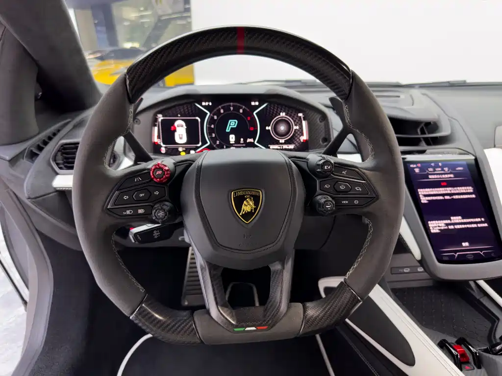 Lamborghini Revuelto