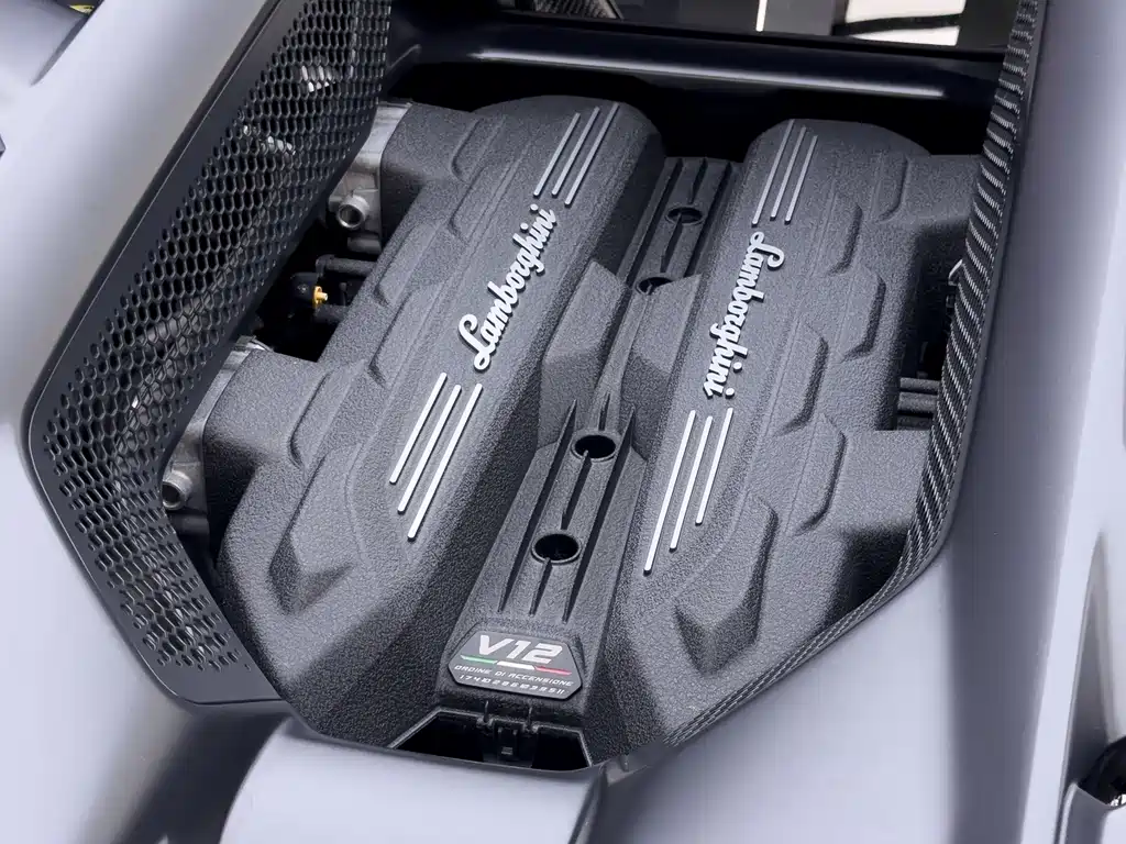 Lamborghini Revuelto